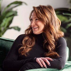 Meet your Posher, Crystal